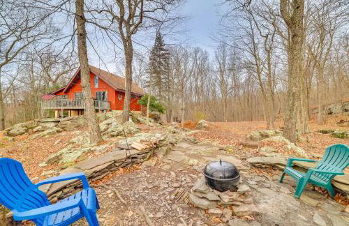 Deck and Forest Views Secluded Cresco Cabin! - Foto 24