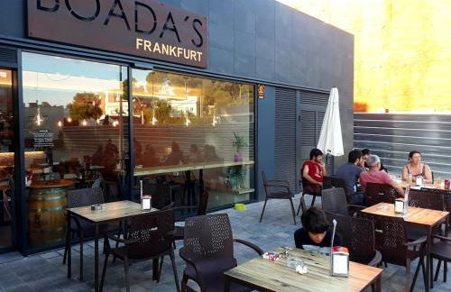 Rooftop pool near the beach and Barcelona - Photo 10