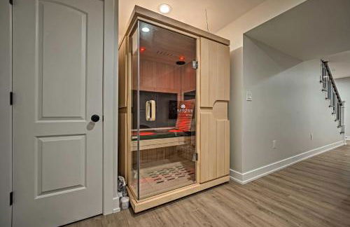 Luxury Family Home with Deck, Swim Spa and Grill! - Foto 26