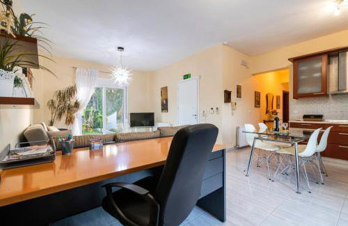 Greek Style Ground Floor Apartment & Pool - Foto 12
