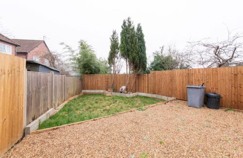 Charming Modern Home in Central Wokingham - Pass the Keys - Foto 34