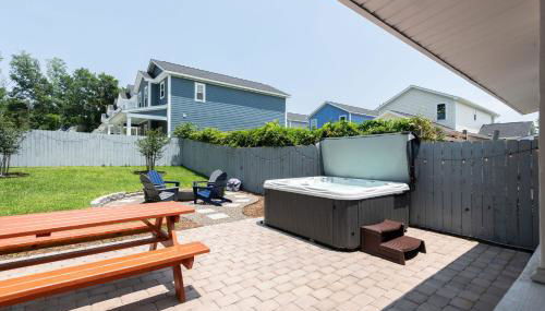 Downtown 3BR Gem - Hot Tub - Covered Parking - Fenced Yard - Foto 3