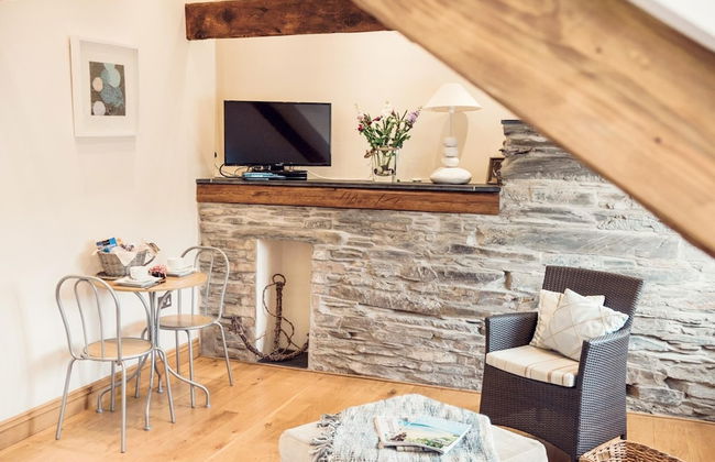 Apartmentsleeps3-garden-hottub-parking - Photo 11