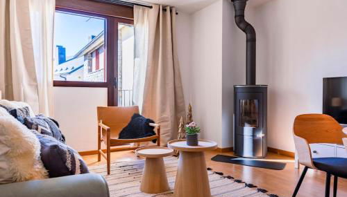 El Nido del Pirineo Estilo y Calidez en Villanúa - Foto 2