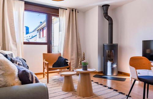 El Nido del Pirineo Estilo y Calidez en Villanúa - Foto 2