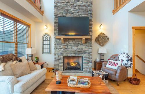 Wolf's Den~Views~Hot Tub~Home Theater~Hatley Ski! - Foto 19