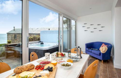 Hawkins Cottage with Hot Tub - Photo 19