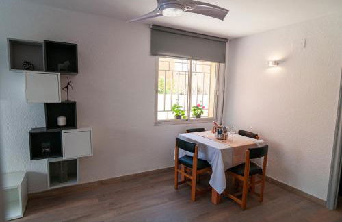 Near beaches large private patio, aircon & community pool - Foto 10