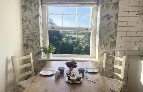 Welcome to Hazelwood, The Mount Somerton Apartment - modern and fully equipped, Private off-street parking, Near Glastonbury Tor, The spectacular Wells Cathedral, Stourhead, Sherborne Abbey, Millfield School, Clark's Village - Foto 9