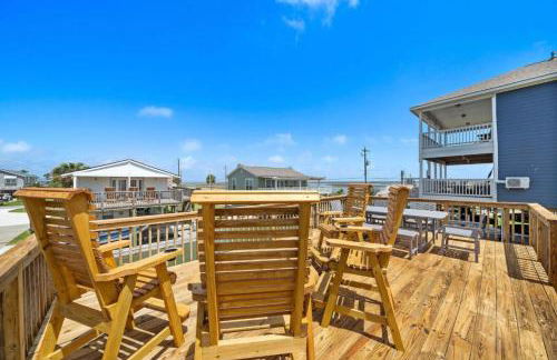 Stylish Home with game room, deck, and canal access - Foto 42