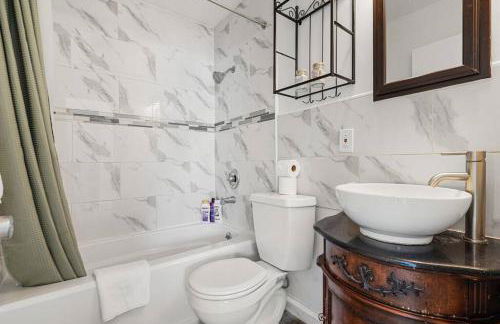 Charming 2BR Coastal Getaway in Pacifica - Photo 9