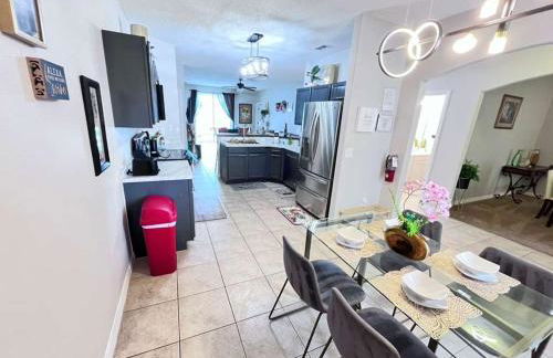 Spacious 2 en-suite BR, pool & spa retreat - Foto 30