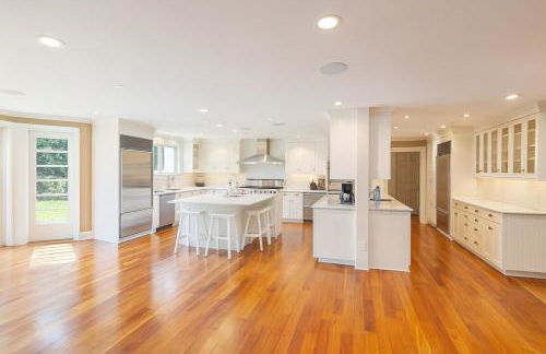 Luxury 7-Bedroom Villa with Pool in Glen Head - Foto 28