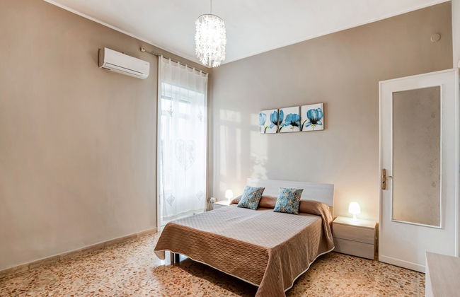 City Apartment w/ Balcony - Foto 6