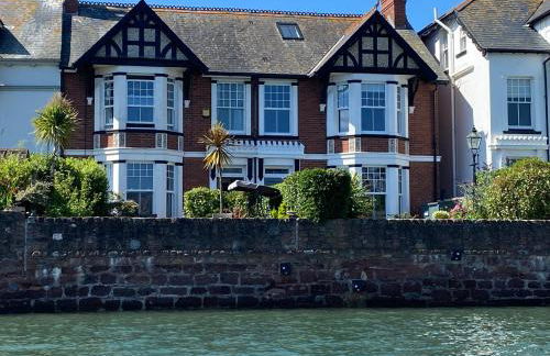 A unique and spacious river front property - Foto 2