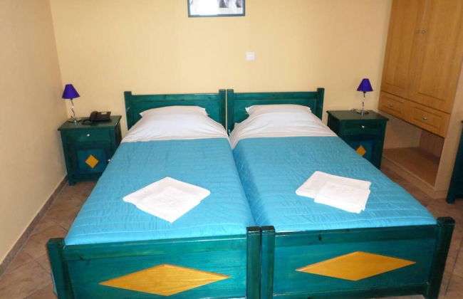 Santorious Cavehouse - Photo 2