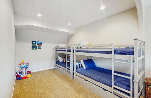 Fun on the Cove! Home with Dock and Foosball - Foto 19