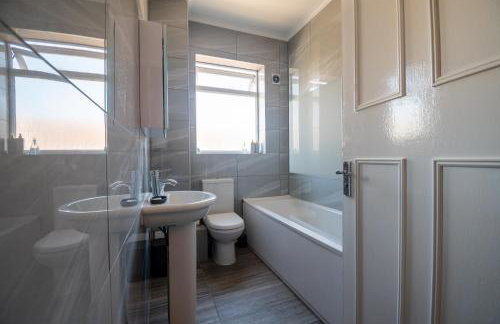 Elmcroft Apartment - 10 Mins Walk to Woking Town Centre - Foto 18