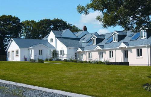 Sunflower Apartment, Family accommodation Near Tenby in Pembrokeshire - Photo 12