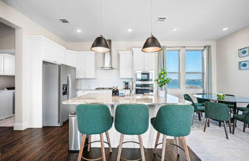 Stylish 4BR Lake House - Foto 2