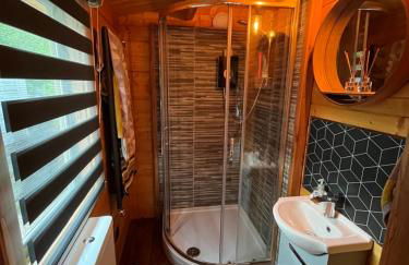 Rubys Retreat Stylish Log Cabin-Hidden Garden - Photo 8