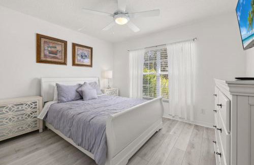 483-Stunning 6 bed home with private pool overlooking quiet conservation area - Foto 16