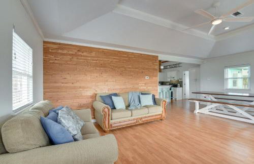 Steps to Sea! Crystal Beach Home with Furnished Deck - Foto 6