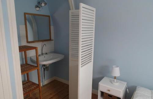 Villa in Primel with Sea View and Beach Access - Photo 36