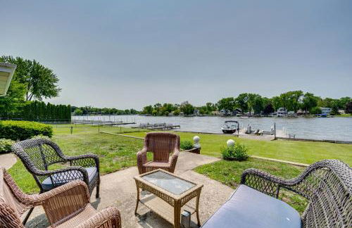 Riverfront Retreat with Dock and Kayaks in McHenry - Foto 1