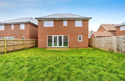 Spacious Luton Home Sleeps 8 - Foto 19