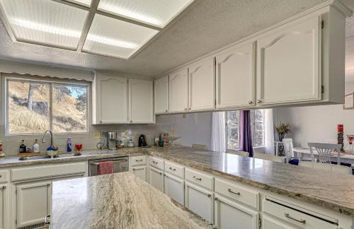 Water Views and Decks Spacious La Grange Retreat - Foto 9