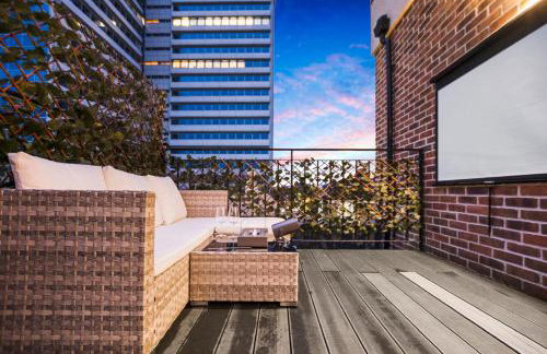 Modern Cosy 2 bed apartment, Smart TV & NETFLIX with private balcony and city view - Foto 21