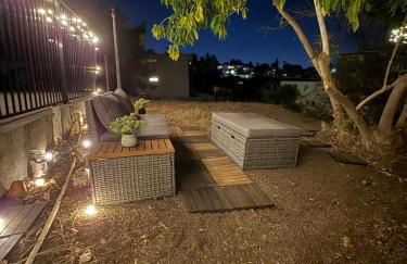 Echo Park Spacious Two-Bedroom Apartment with Private Yard and Parking - Foto 10