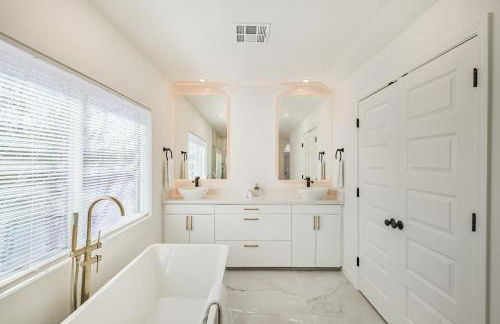 Oak Forest Retreat Sleeps 13 Near Heights - Foto 28