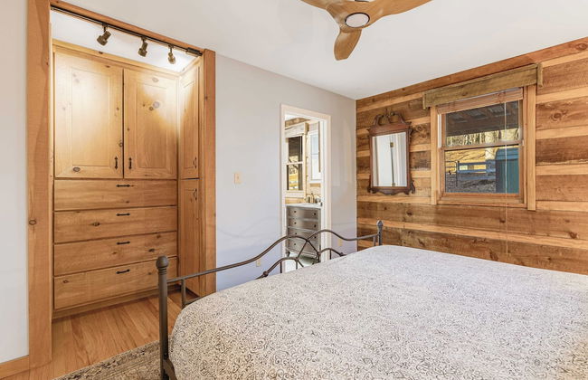 Red Cedar by Avantstay Cabin w/ Hot Tub + Views! - Foto 32