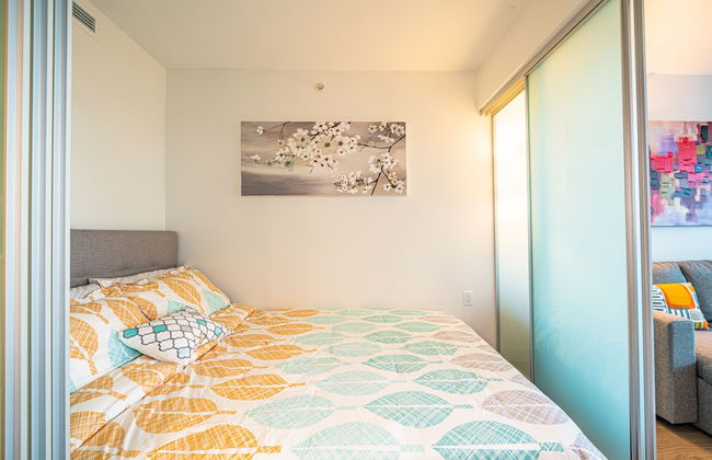 Charming Oasis Close to Airport & Downtown - Photo 4