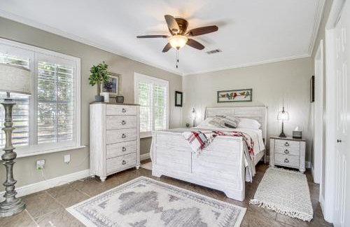 Walk to Beach Waveland Retreat with Yard! - Foto 14