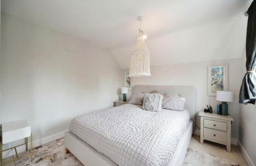 3 Bedroom Beautiful Home with Garden, AC, Hot Tub - Photo 1