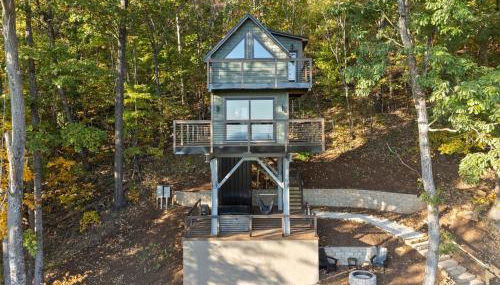 CloudPointe Retreat Treehouse - Photo 1