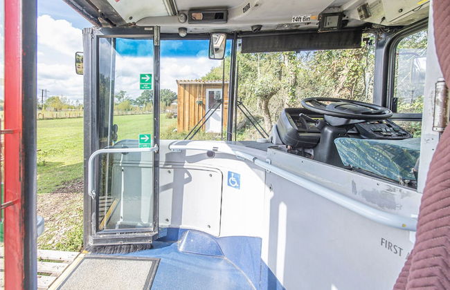 Double Decker Bus on an Alpaca Farm Sleeps 8 - Foto 2