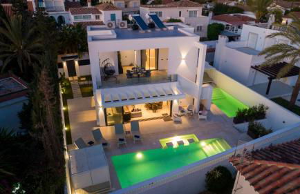 VACATION MARBELLA I Villa Marbesa White Pearl, Two Private Pools, 3min walk to the Beach, Fastest WiFi, Built in 2024 - Photo 11