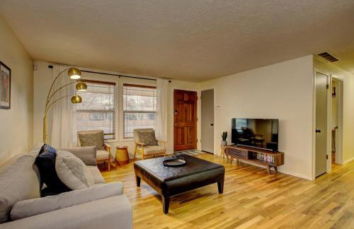 Sunset Home perfect for extended stays with fully fenced in yard, designated office, two living rooms, located across from Boise Foothills and close to Bogus Basin in Boise's North End - Photo 13