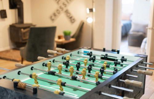 NEW! HUGE 5BR Mountain Views Game Room Hot Tub Lawn Games BBQ - Photo 59