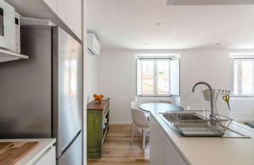 Beautiful Apartment with View of the Tagus River - Photo 24