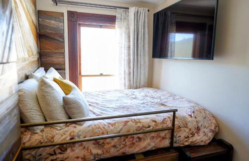 Perfect Location - 4BD,1BA - Restored Redwood Home - Foto 27