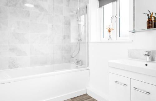 Modern 2 Bed Apartment - Parking - Smart TV - Fast Wi-Fi 27CR - Foto 37