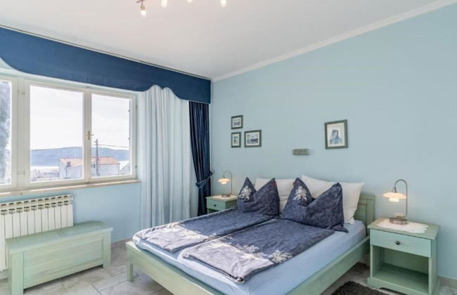 Beachside Serenity Apartments in Barbot - Photo 2