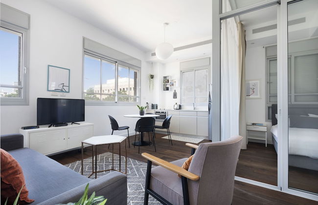 Bauhaus Boutique by TLV2rent - Photo 8