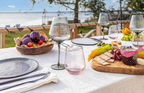 Waterfront Designer Retreat! Stunning Sunsets! Less than 5 minutes to the beach! - Foto 57