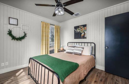 River Access Fire Pit BBQ Deck Sleeps 8 - Foto 16